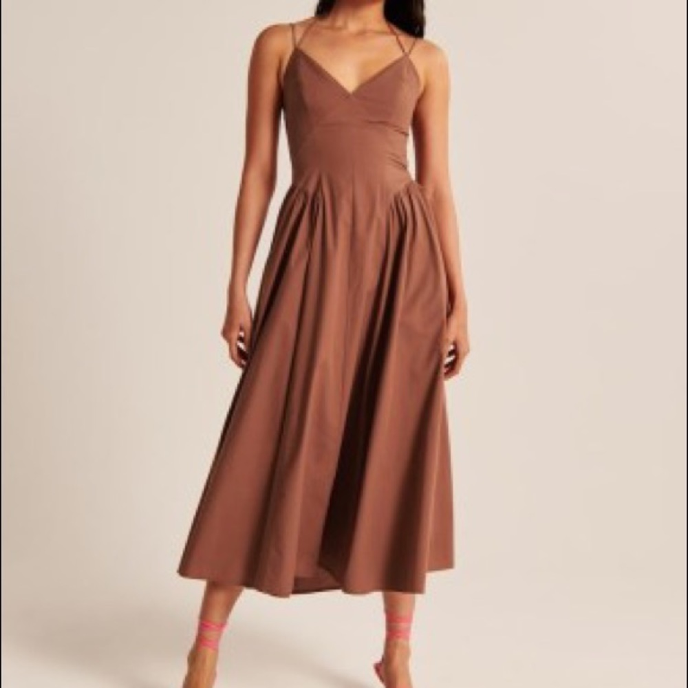 Abercrombie & Fitch Strappy Plunge Corset
Maxi Dress